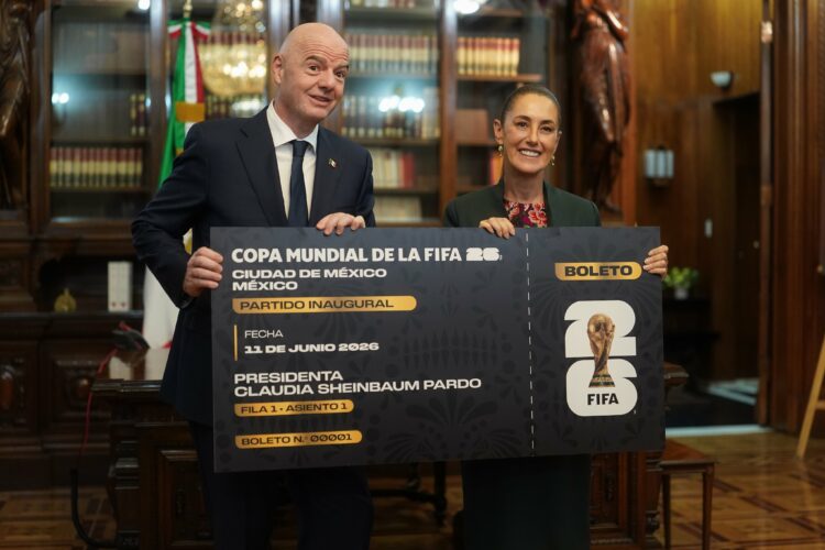 Claudia Shienbaum y Gianni Infantino en reunión en Palacio Nacional. Foto: X