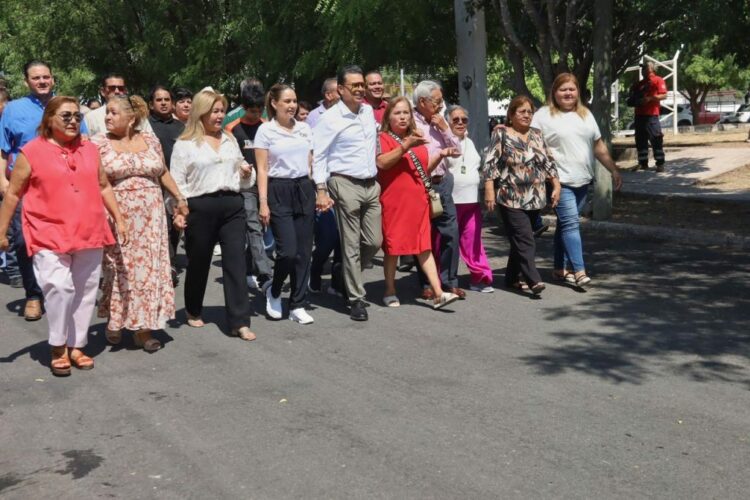 Habitantes de Lomas de Calamaco reciben dos calles más pavimentadas