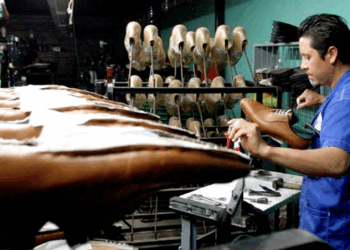 Publican decreto para prohibir importación de calzado terminado a México. Foto de Gobierno de México