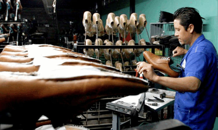 Publican decreto para prohibir importación de calzado terminado a México. Foto de Gobierno de México