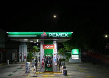 En 2027 Pemex dejará de requerir apoyo de Hacienda: Sheinbaum. Foto de Roberto Arcide para Unsplash