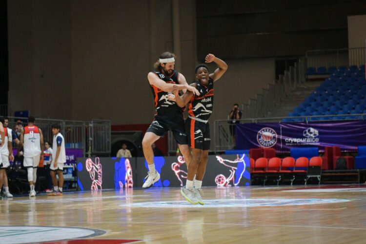 Apretado segundo triunfo de Correcaminos 86-85 sobre freseros de Irapuato