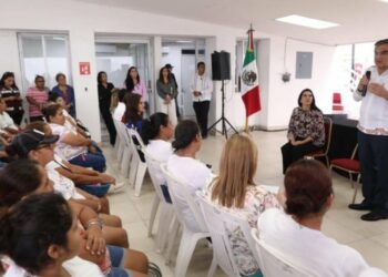 Atiende Américo demandas de las mujeres despicadoras en Tampico