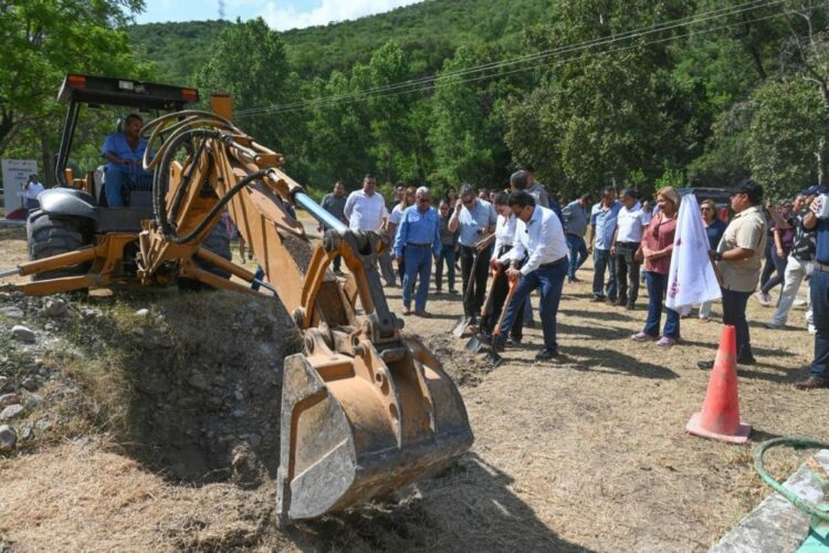 Alcalde de Victoria pone en marcha instalación de desarenador en La Peñita