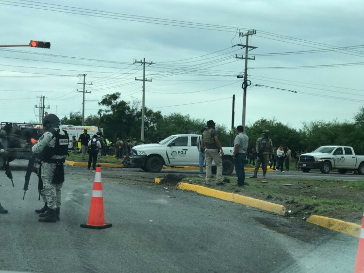Choque de vehículo de la Sedena contra camioneta y moto deja 14 lesionados en Victoria. Foto de marthaolivia.com.mx