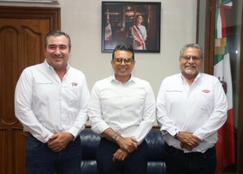 Constructores reconocen trabajo de transformación de alcalde de Victoria