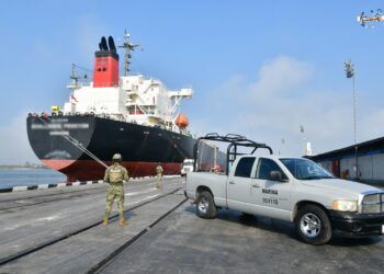 Detienen a empresarios y funcionarios vinculados al robo de combustible en Tampico. Foto de Semar/Archivo