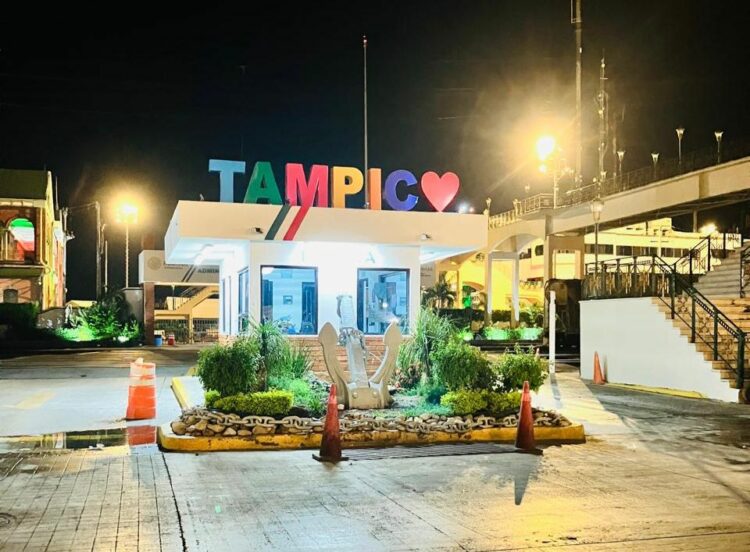 Descarta Sheinbaum que Marina deje control de aduanas tras red de huachicol fiscal. Foto de EnUn2x3