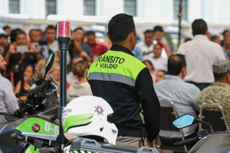 Entrega alcalde 23 unidades motrices a áreas prioritarias del municipio