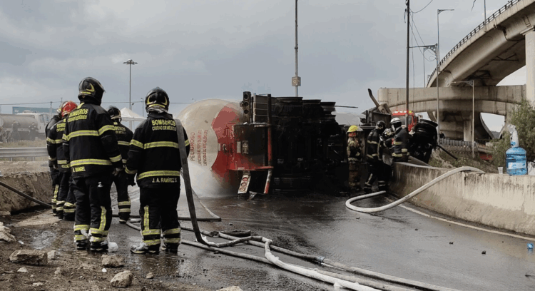 Gobierno Federal aumentará medidas tras explosión de pipa en Iztapalapa. Foto de Secretaría Integral de Riesgos y Protección Civil de la Ciudad de México