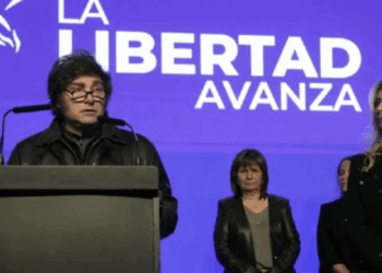 Imagen de Milei en conferencia del La Libertad Avanza. Foto: X de LLA