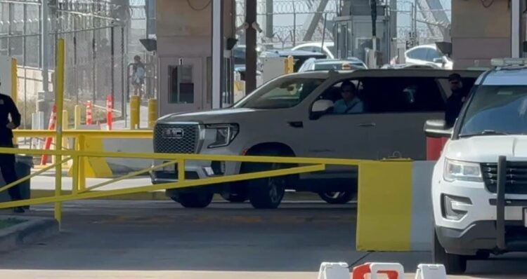 Pese a ser captado en oficinas migratorias, 'La Borrega' niega detención; no aclara sobre su visa. Foto de Facebook