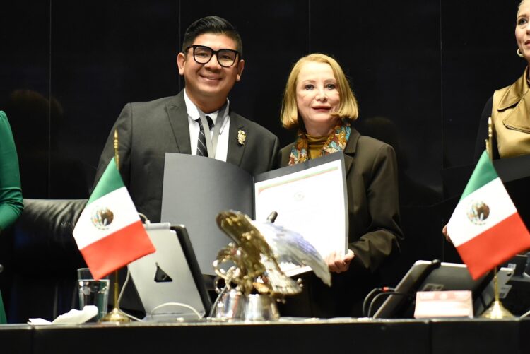 José Andrés Méndez Ñeco, nuevo consejero honorífico del Sistema Nacional de Búsqueda de Personas. Foto de Senado de la República