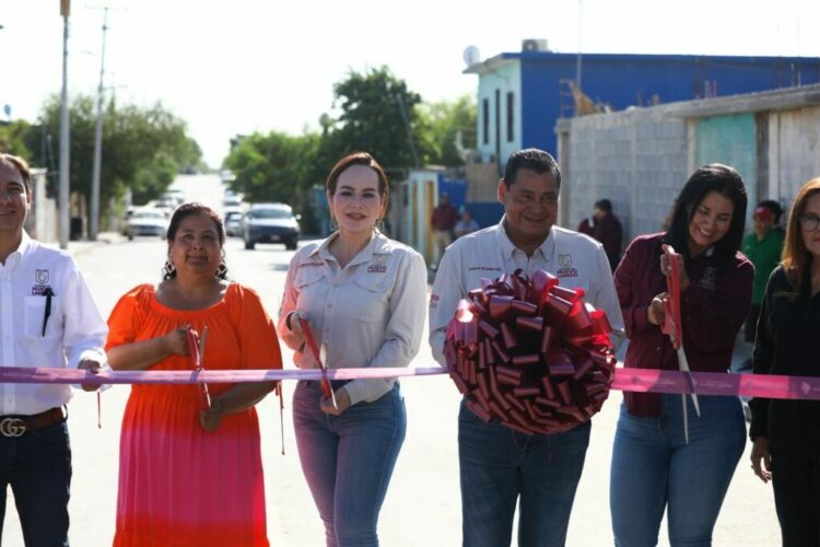 Alcaldesa Carmen Lilia Canturosas entrega obras de pavimentación en la colonia 150 aniversario