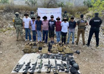 Detienen a 8 y aseguran armas y vehículos en Tula, Tamaulipas. Foto de Sedena