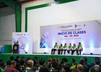 Encabeza alcaldesa Carmen Lilia Canturosas el arranque del ciclo escolar del Tec Nuevo Laredo