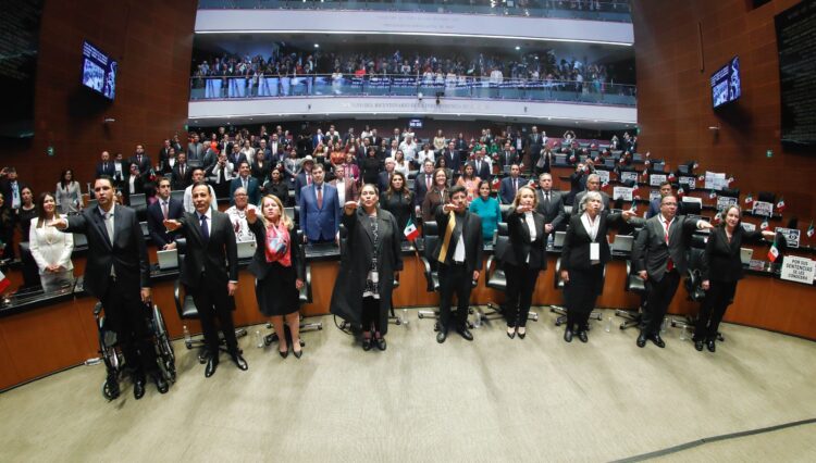 Toma de protesta 875 jueces en el Senado. Foto de X Senado