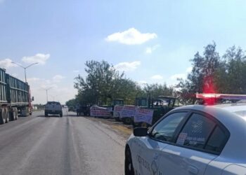 Sorgueros se suman a jornada de protesta nacional y bloquean carretera en San Fernando. Foto de Guardia Nacional carreteras