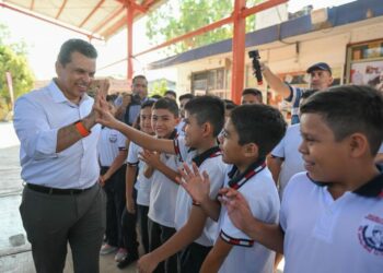 Entrega Ayuntamiento aula a la escuela primaria Francisco Márquez