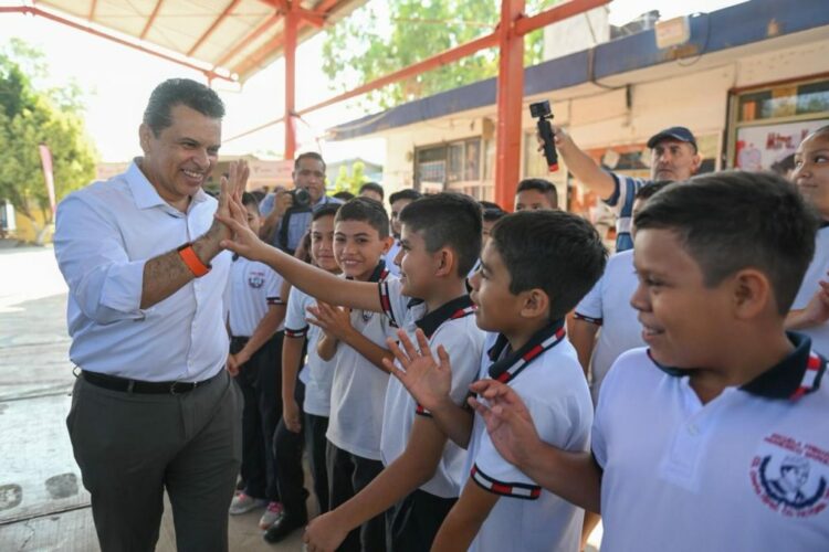 Entrega Ayuntamiento aula a la escuela primaria Francisco Márquez