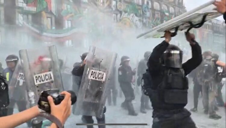 Buscaban otro 2 de Octubre, Sheinbaum califica de provocación hechos violentos en marcha. Foto timada de video