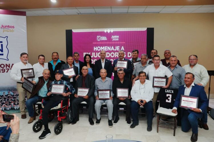 Gobierno Municipal rinde homenaje a campeones históricos de los Tecolotes de los dos Laredos