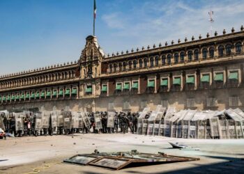 Fiscalía CDMX investigará origen de la violencia en marcha de la Generación Z; también abuso policial. Foto de Estrella Josento/ Cuartoscuro