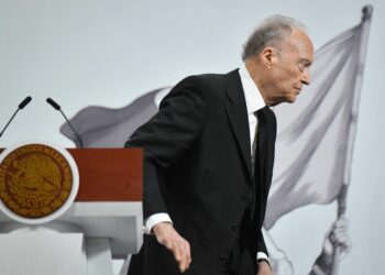 Gertz Manero presenta su renuncia a la FGR. Foto de Cuartoscuro