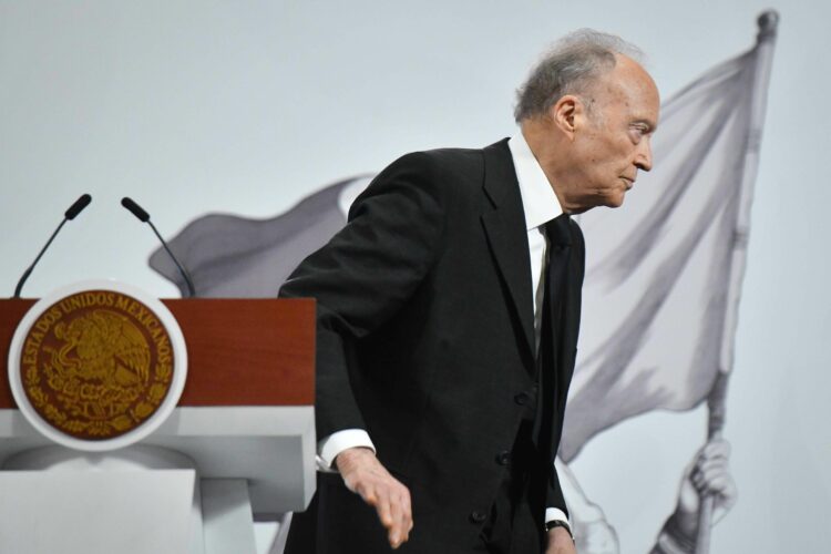 Gertz Manero presenta su renuncia a la FGR. Foto de Cuartoscuro