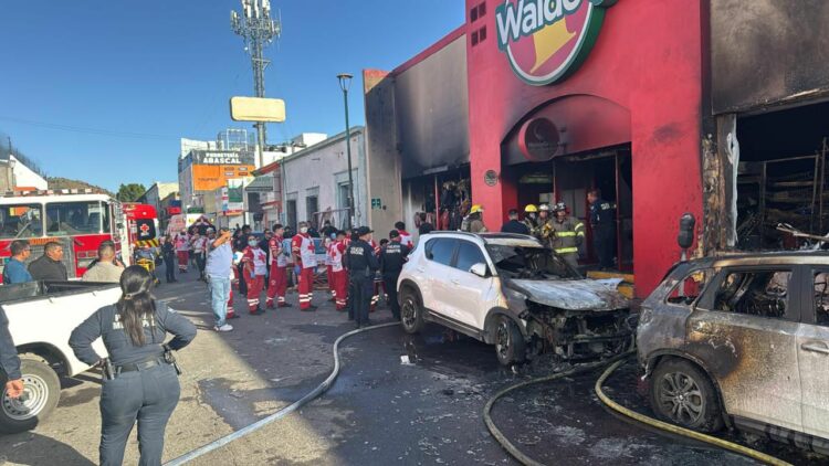 Al menos 23 muertos y 11 lesionados por incendio en Waldo's de Hermosillo. Foto de Protección Civil de Sonora