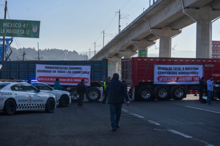 Megabloqueos paralizan carreteras del país. Foto de Crisanta Espinosa/ Cuartoscuro