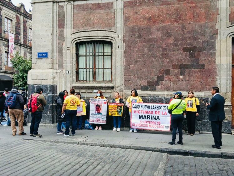 Protestan frente a Palacio Nacional por desapariciones en Nuevo Laredo. Foto de Comité de Derechos Humanos Nuevo Laredo
