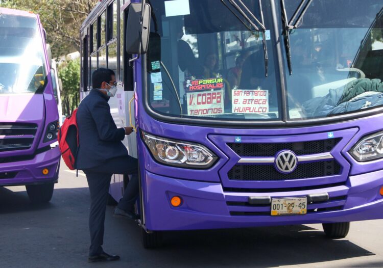 Autorizan incremento de tarifa al transporte público en CDMX. Foto de Victoria Valtierra Ruvalcaba/Cuartoscuro
