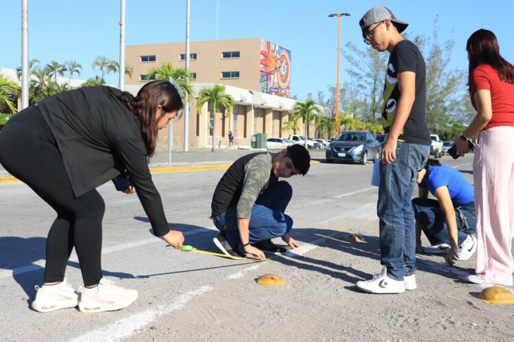 Con visión humanista estudiantes de la UAT transforman cruces peatonales