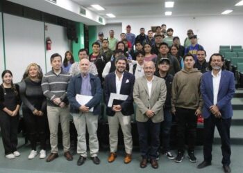 Expertos en economía imparten conferencias en la UAT