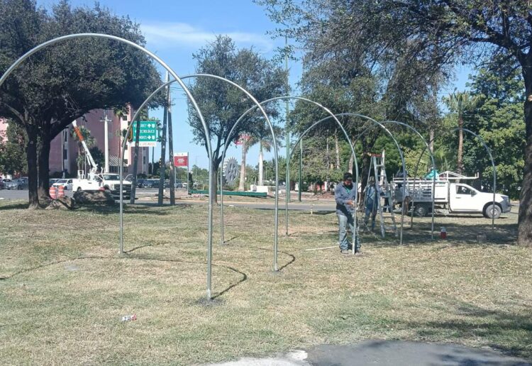 Embellece Municipio la Capital para temporada navideña