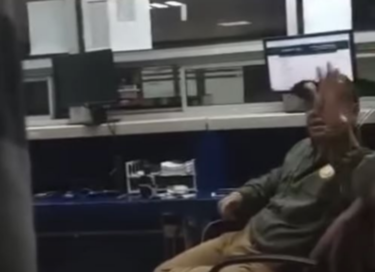 Separan de sus cargos a agentes de migración en Matamoros por pedir dinero a paisanos. Foto tomada de video