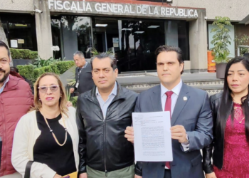 Presentan ante la FGR denuncia contra Cabeza de Vaca por huachicol fiscal. Foto de Cortesía