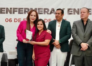 Refrenda alcaldesa Carmen Lilia Canturosas respaldo al sector salud durante homenaje al personal de enfermeria