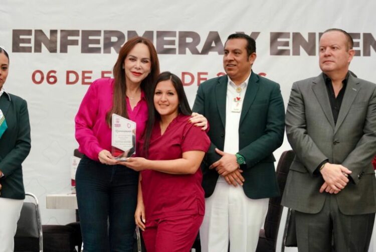 Refrenda alcaldesa Carmen Lilia Canturosas respaldo al sector salud durante homenaje al personal de enfermeria