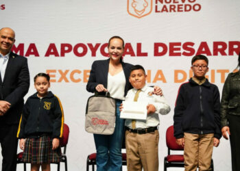Padres de familia y estudiantes reconocen labor de alcaldesa Carmen Lilia Canturosas a favor de la educación