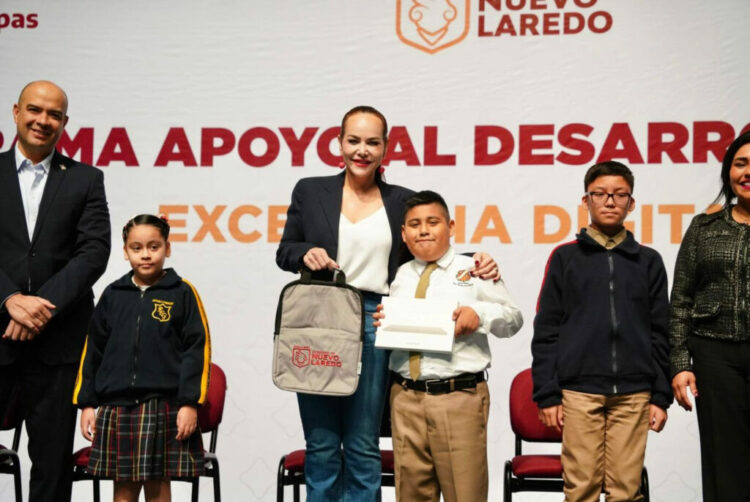 Padres de familia y estudiantes reconocen labor de alcaldesa Carmen Lilia Canturosas a favor de la educación