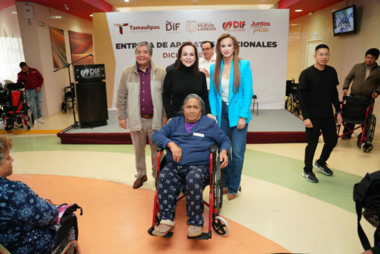 Carmen Lilia y Sistema DIF entregan aparatos funcionales y reciben donativo de 100 sillas de ruedas para personas con discapacidad