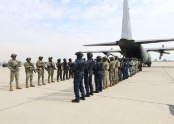 Trasladan a Estados Unidos a 37 operadores de organizaciones criminales. Foto de X Omar García Harfuch