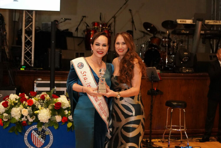 Reconocen liderazgo binacional de alcaldesa Carmen Lilia Canturosas con galardón Señora Internacional 2026