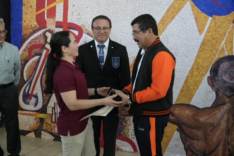 Recibe rector de la UAT reconocimiento de la Federación Mexicana de Judo