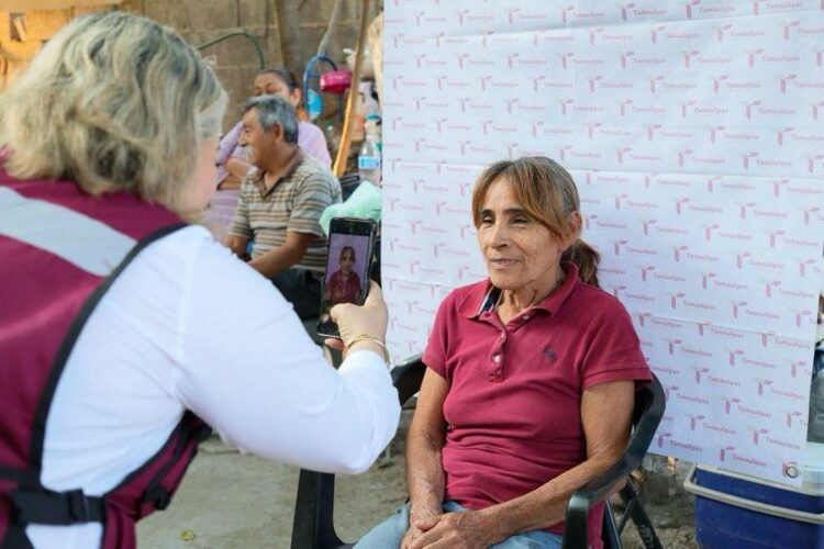 Realiza SEBIEN credencialización de beneficiarios