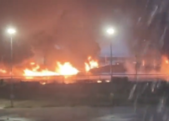 FGR y Pemex determinarán la causa del incendio en refinería de Dos Bocas. Foto tomada de video