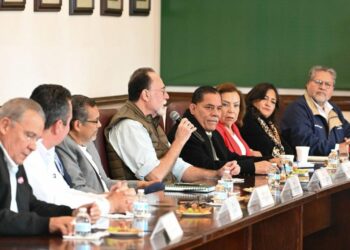 Reúne Lalo Gattás a líderes empresariales en mesa económica