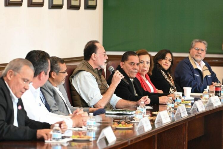 Reúne Lalo Gattás a líderes empresariales en mesa económica